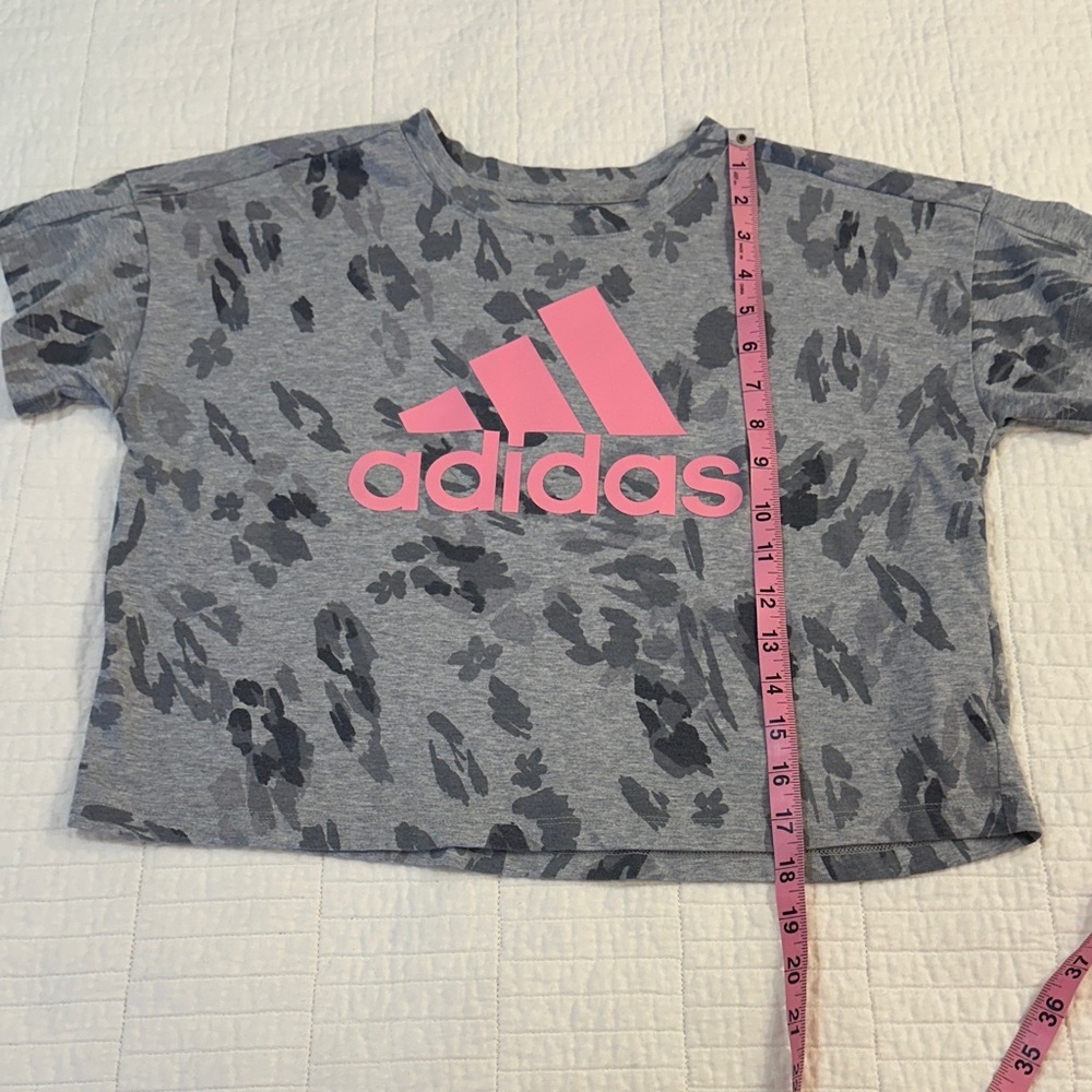 Adidas Small Cropped Athletic T shirt workout Kids Leopard Watercolor - Picture 3 of 6